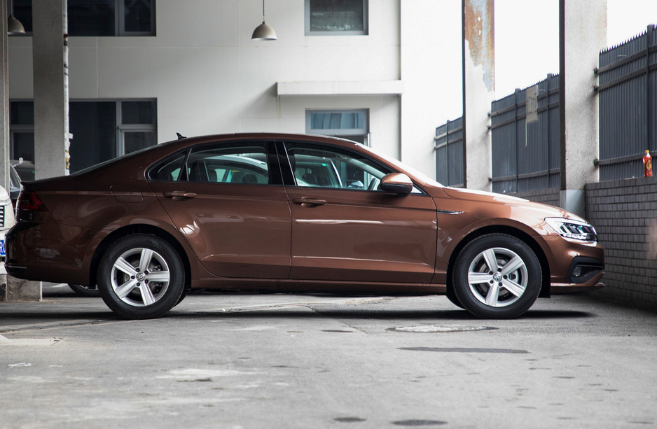 『大众汽车』新一代大众轿跑即将亮相！换上无框车门，如能10万起，你还买思域