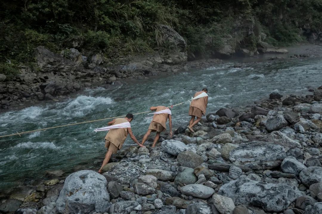 石林|中国又一“仙境天路”横空出世！左手天堂右手地狱，一路景点门票全免！