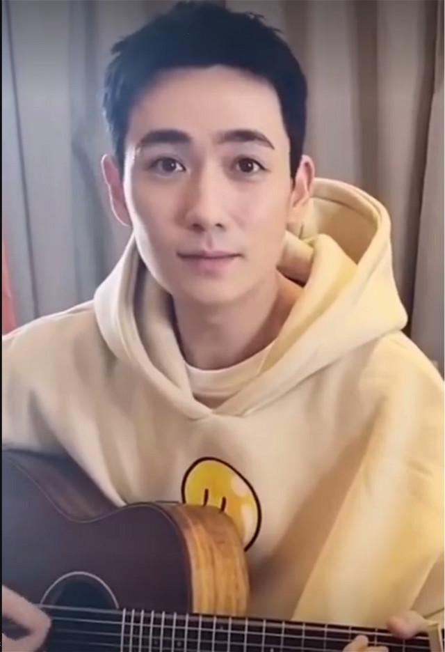 朱一龙■朱一龙弹吉他上热搜，我却更期待他和宋轶、阚清子、童瑶的未播剧