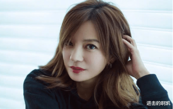 王励勤@国手王励勤与赵薇苦恋2年，婚纱照都拍了，奈何女方太遭嫌弃