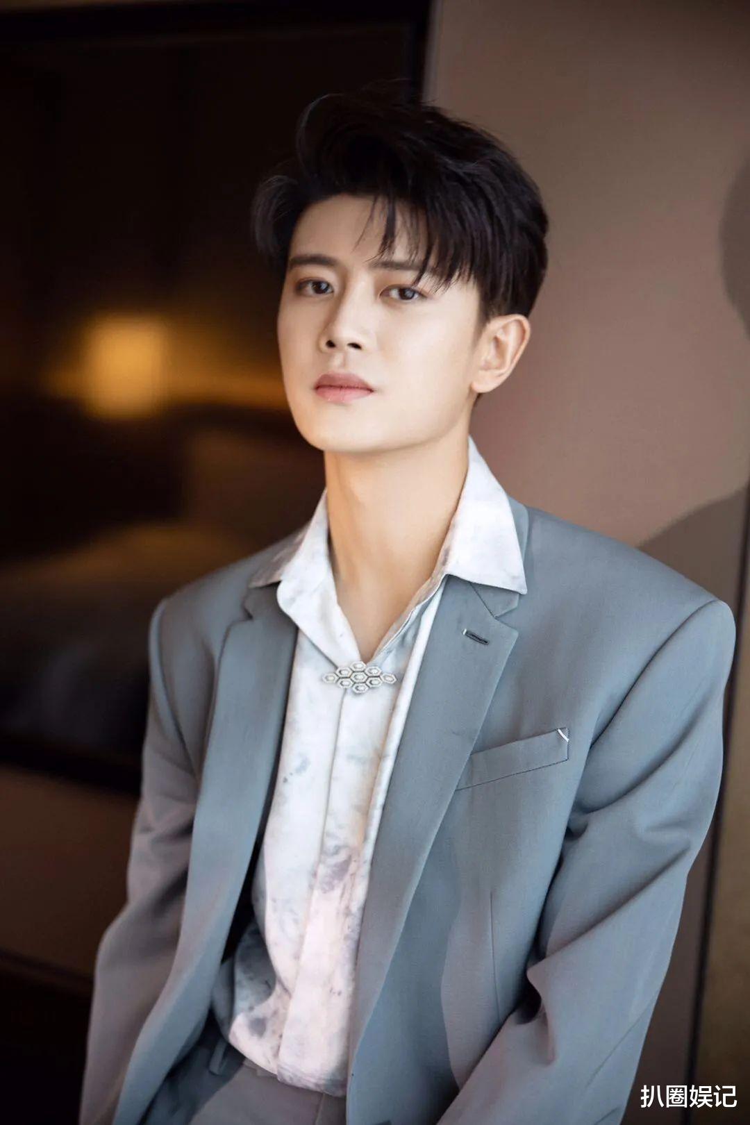 「迪丽热巴」任嘉伦是欢瑞老板娘那边的人，但老板娘跟老板闹掰了导致他处境艰难？