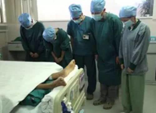 [胃癌]29岁女子，查出胃癌离世，医生叹息：都是自己“喝”出来的