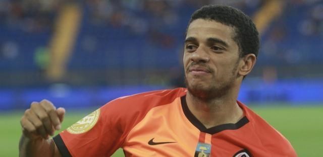 路易斯|路易斯拒绝天津泰达报价！大连一方旧帅有望再就业！泰森不续约