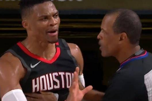 郑恺|爆发争吵！神龟向隆多说“你们最好包夹我”，谁注意到詹姆斯笑了