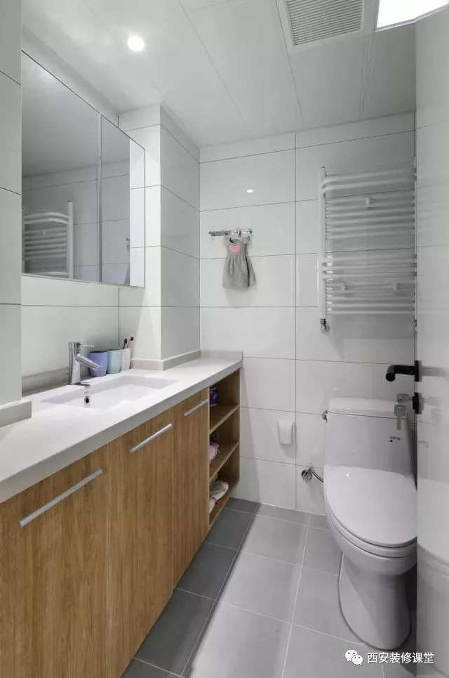 实木地板|100㎡三居老房无地暖，大白墙与木地板装出豪宅范