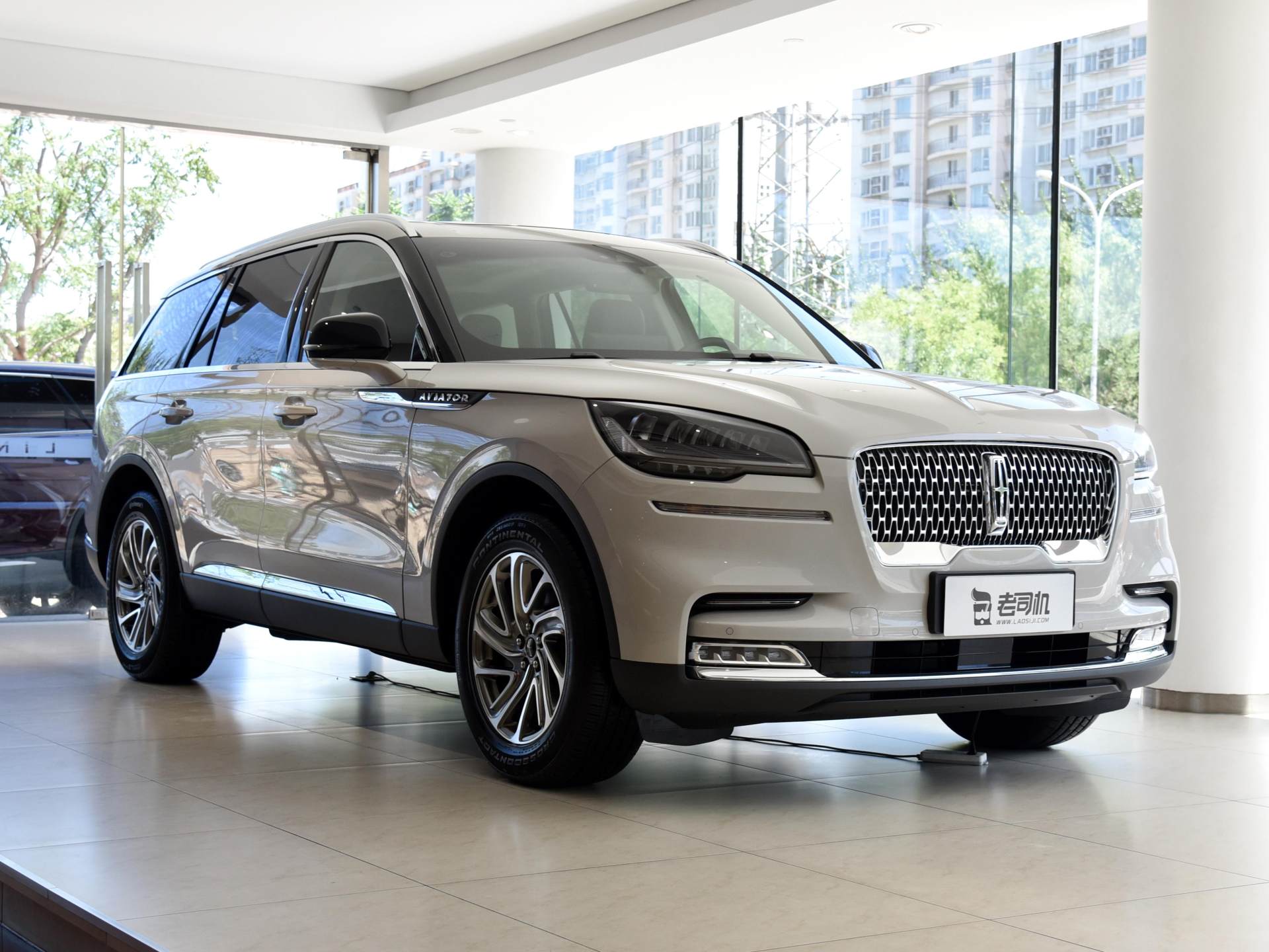 林肯飞行家|车长5米1,标配3.0T+10AT,豪华SUV的它霸气又好开