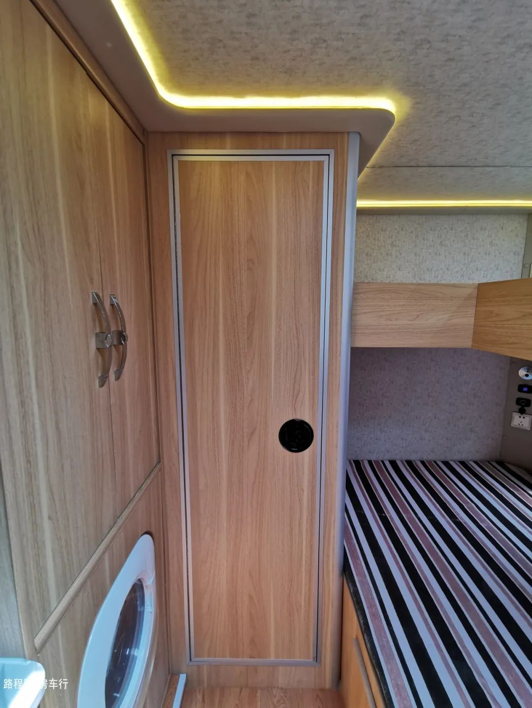 『荣威RX5』依维柯房车只要36.8万？还加赠600AH锂电和户外厨房？