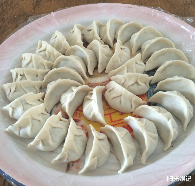 饺子|7月包饺子,荠菜芹菜靠边站,这菜正当季,一咬满口香,百吃不厌
