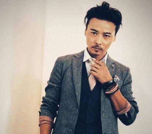 #张涵予#“胡子一刮，人设崩塌”的男星，张涵予不算什么，你先看看修睿