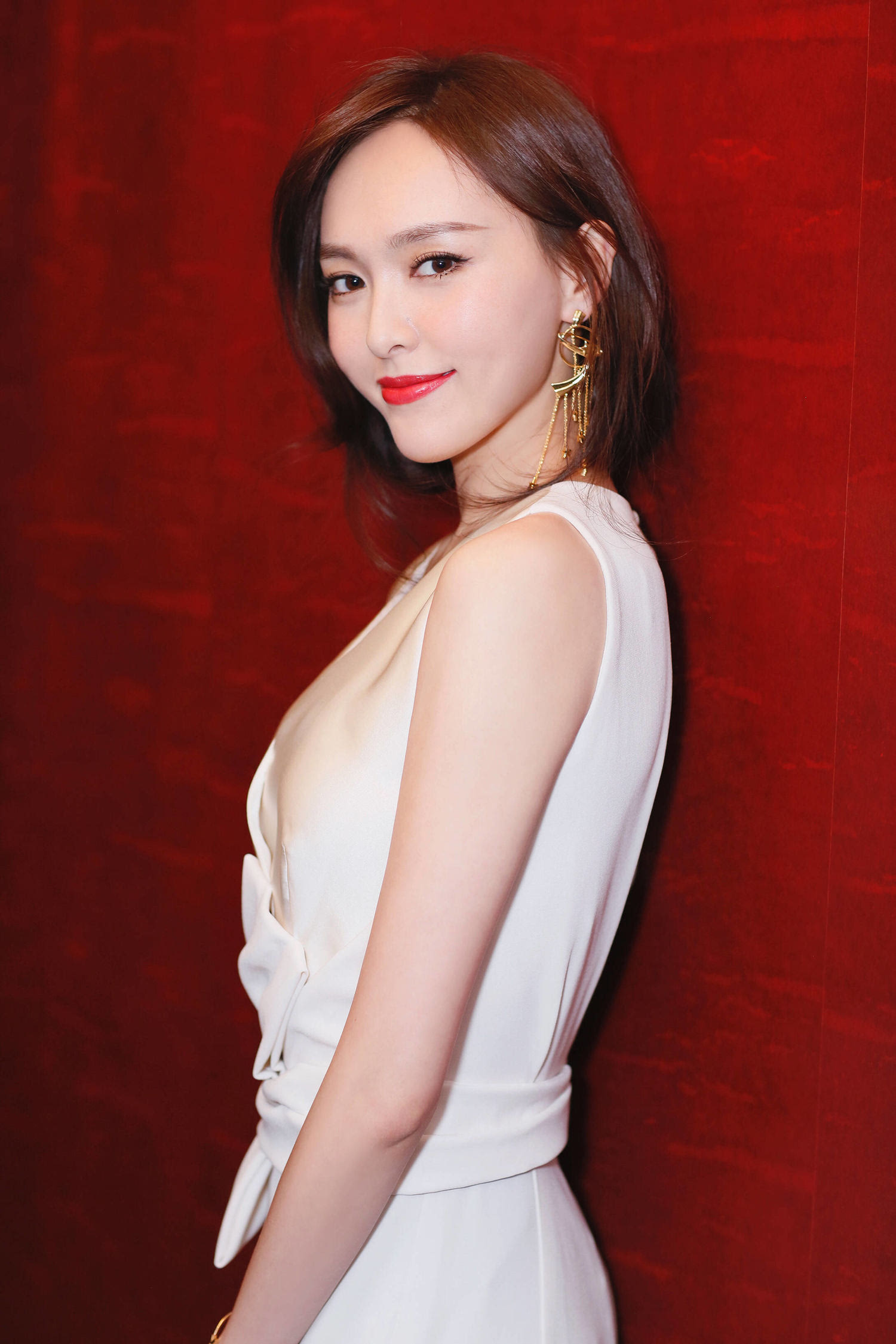 唐嫣|唐嫣和杨幂关系不合？两个人的真实人品又是如何