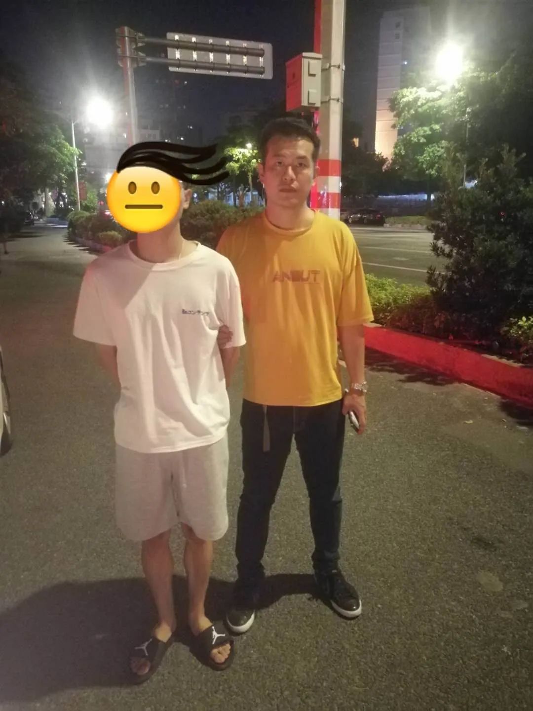 大学生|上热搜！福建8名大学生“兼职”被抓，网友：学历与素质不一定成正比！