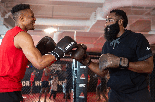 詹姆斯·哈登|54+14+14!登威双MVP虐菜,哈登摊牌,惨遭隔扣后朝威少摊手抱怨