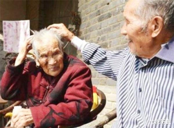 弋说历史|儿子15岁参军，母亲苦等71年，106岁等到儿子后，当晚笑着离世