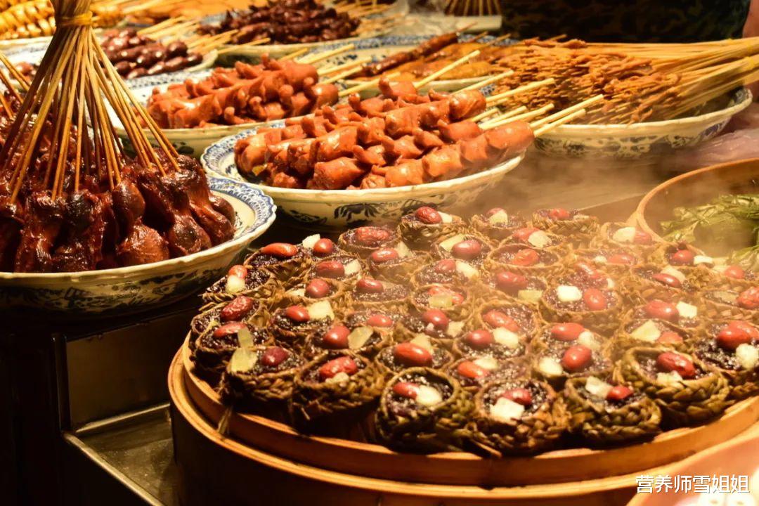 「脾胃」27岁女孩，查出胃癌，医生：3种食物是胃癌的“祸根”，最好少吃