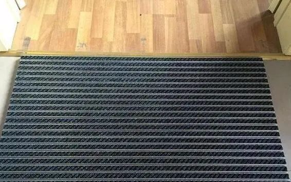 ：还在门口放传统的门垫吗？现在流行这么弄，美观又实用！