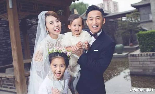 黄磊|黄磊三胎儿子初露脸，完美避开爸妈基因，颜值与俩姐姐相差颇大！