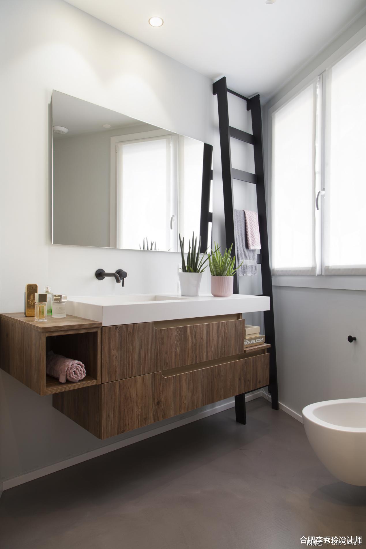 朋友家100平厨房太会设计，加个隔断墙太实用，不仅藏门还能藏厨房！