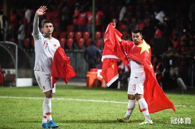 切尔西@干得漂亮！李铁召悍将入队，击碎不利传闻，归化前锋首进国足