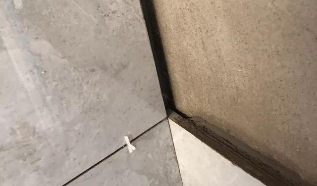 |600mm×1200mm的瓷砖怎么粘贴？用什么材料？能用水泥砂浆粘贴吗？