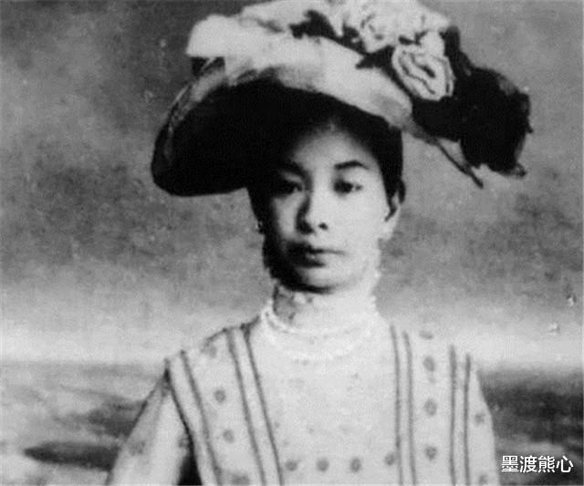 【】民国绝色美女陆英：结婚时自带10条街嫁妆，为丈夫连怀14胎生9子