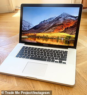 显示器|女子在网上以物换物，用一枚发夹最终换回一台苹果笔记本电脑