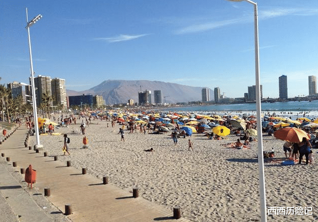 「」全球最奇葩城市，被沙漠和海洋包围，400年没下雨人们却活得很好