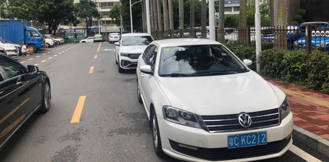 「违停」珠海男子这条路连吃20张违停罚单，竟把新车报废了！45台违停大户曝光！