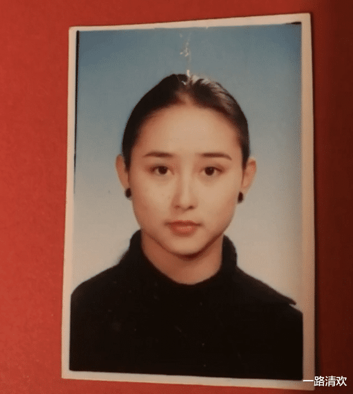 曾黎|班长公开中戏96级学生证件照,梅婷跟胡静曾黎比章子怡美太多了