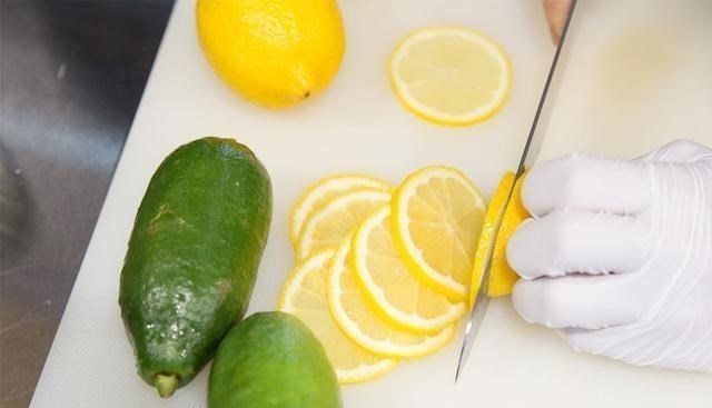 『痛风』高尿酸如何调理？多喝“2黄、1绿”，平衡尿酸，或将痛风拒之门外