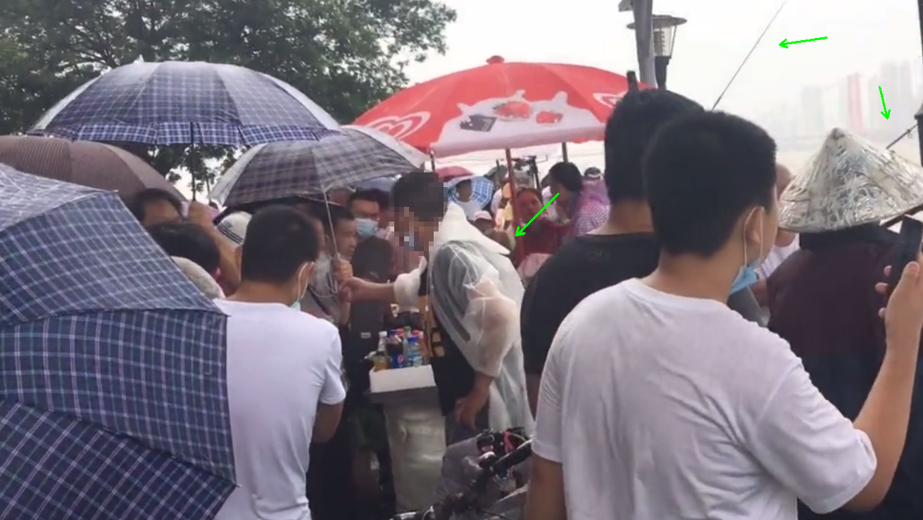 池塘|长江钓鱼日进斗金？武汉长江边，职业钓鱼人组团锚鱼，一条卖两百