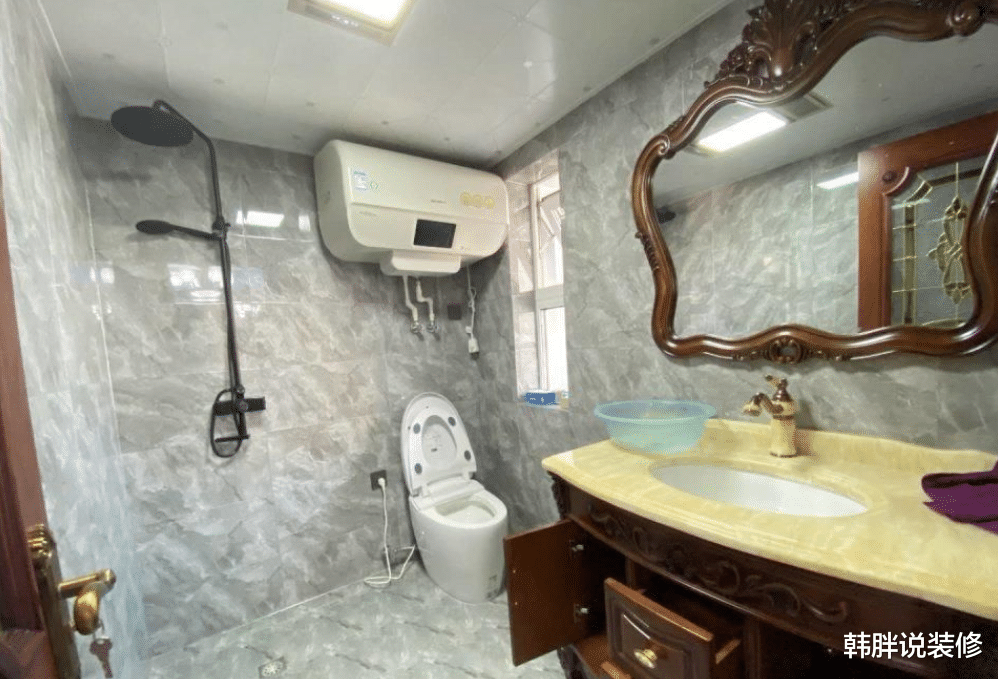 |135㎡简欧三居室，阳台打通并且装上落地窗，杂物房改成衣帽间