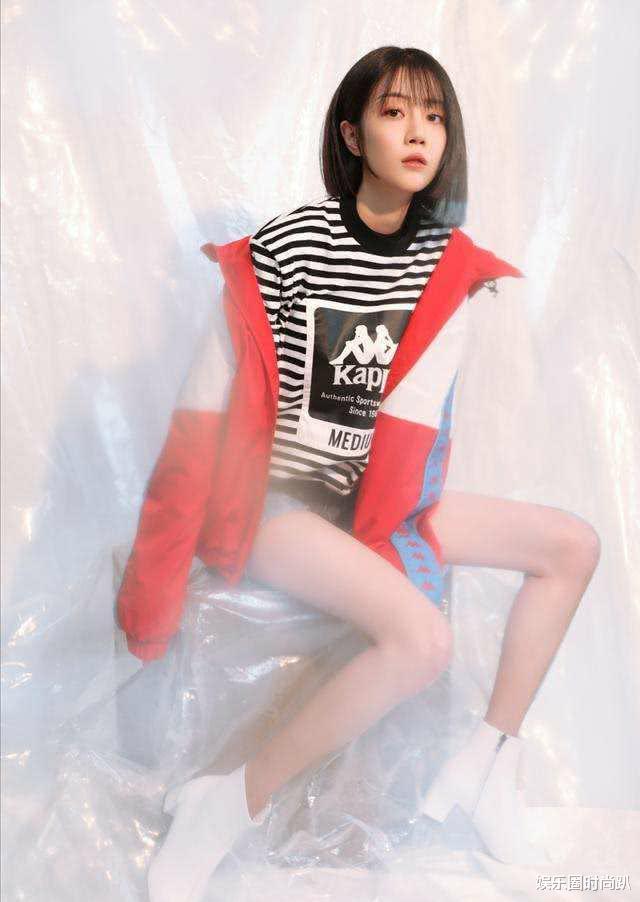 李溪芮：李溪芮的腿细得太过分了？撑不起铅笔裤，大腿还没孙艺洲胳膊粗！