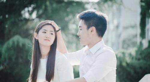 #早恋#80%初中情侣偷偷做的3件事，网友：全做过的算不算真爱？