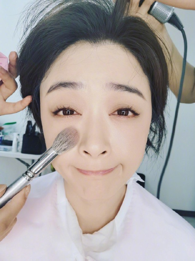 迪丽热巴|端午节女星争着晒自拍，热巴好“心机”，杨超越果然霸气