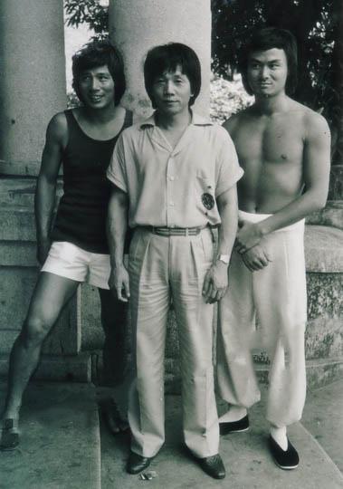 【刘家良】娶小30岁娇妻的刘家良，一天突袭回家，3分钟后男上司窗台坠亡