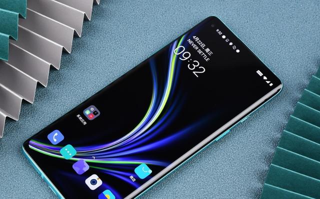 一加科技|不再沉默！友商亮杀手锏：120HZ屏幕+后置四摄，进入倒计时