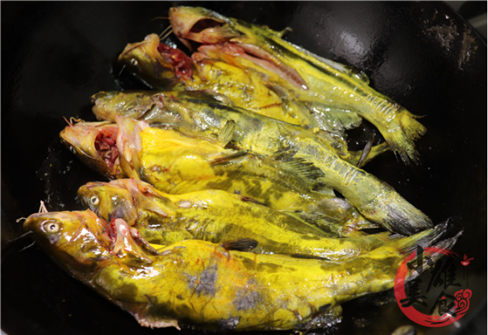 鱼汤@不管炖什么鱼，都不要放这“2种料味”，做不对鱼又腥又难喝