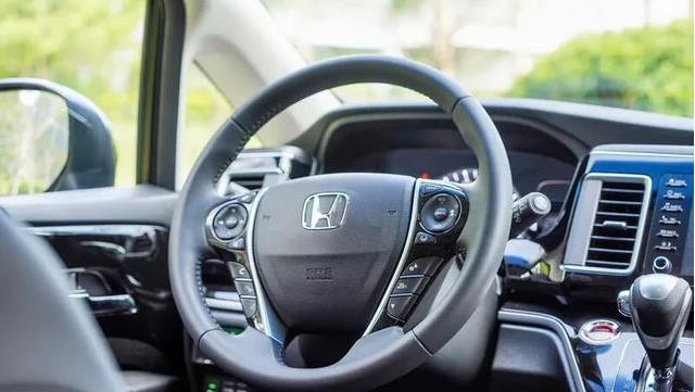 艾力■日系高端MPV，热效率40.6%，魔术车门太空座舱，油耗5.9L迷倒一片