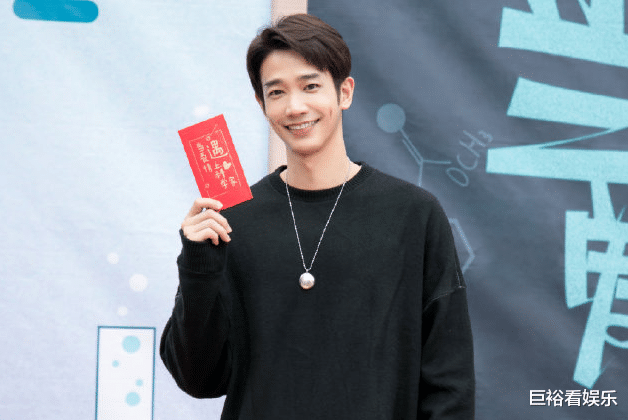 周雨彤|周雨彤又一新剧即将开机，高能剧情太满意，男主颜值完胜龚俊！