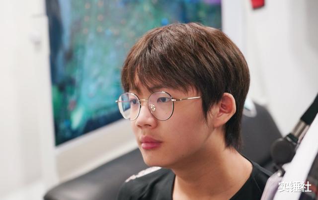 edg战队|上乐言被EDG按地上摩擦,管大校开团乐言哭了!VG官博直接被冲烂