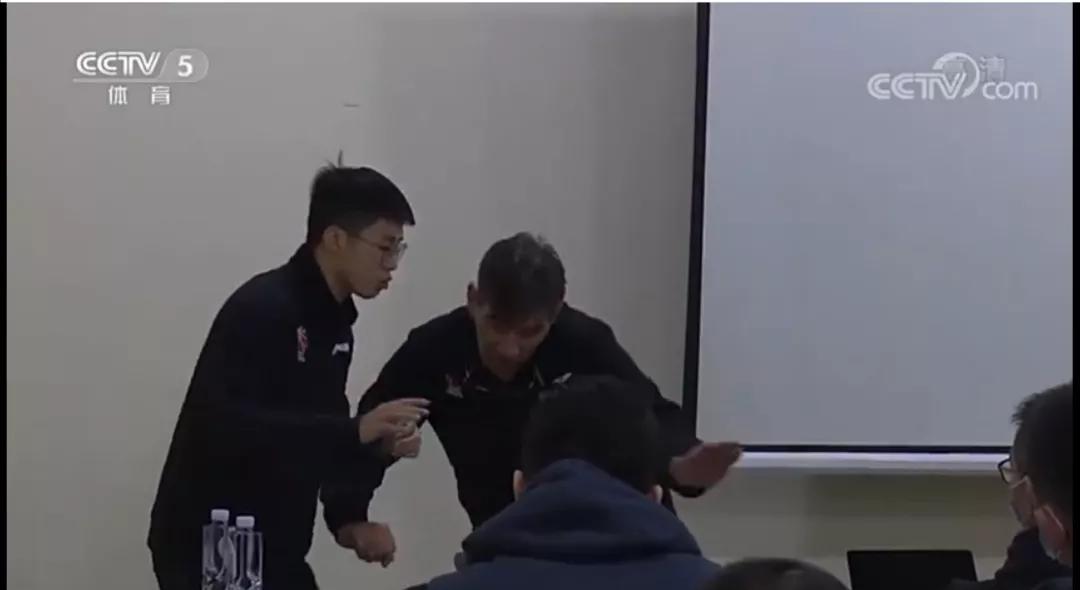 教练|活久见！同曦主教练亲自给裁判授课，联盟要对裁判出重拳了