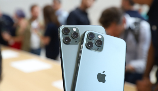 iphone11|价格跳水2500元，大屏三摄+双卡双待，顶级iPhone褪去光环