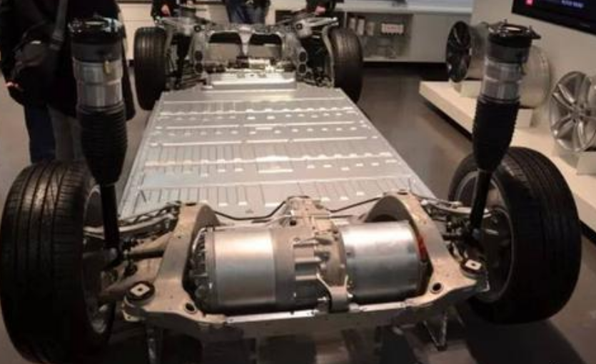 新能源|新能源电池迎来大革新?车主扑哧一声就哭了:刚买的车,不早说