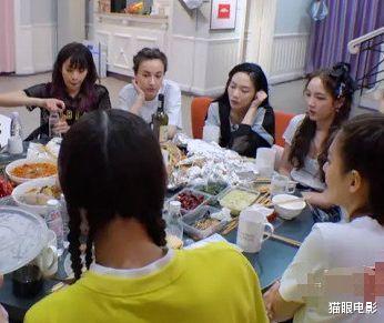 姐姐|《浪姐》万茜被孤立？一出现聚会氛围瞬间沉重，离开后姐姐们才活跃