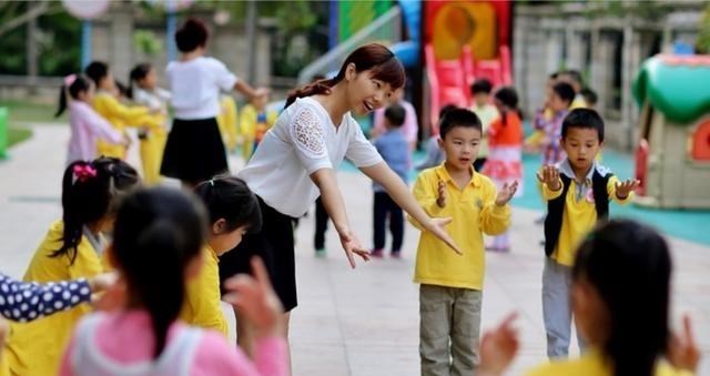 填报志愿|高考成绩出炉，女生填报志愿时这样选专业，更好找到“体面”工作