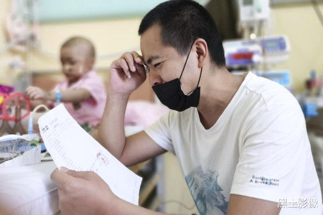 [司法拍卖]4岁重症女童咬棉签吸水解渴，肚子肿胀如球，哭求：爸爸别不要我