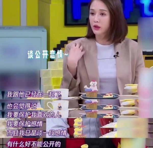 【陈乔恩】陈乔恩杀青男友送蛋糕，谁注意卡片最后的备注？比偶像剧情节还甜