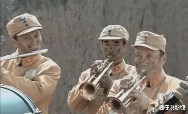 『亮剑』亮剑：都是暂七师军乐队，老版很专业，新版确定是玩音乐的？
