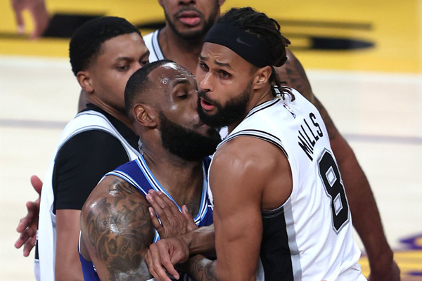 欧冠|湖人输球三大罪人！一个发挥不稳，一个毫无作为，一个扶不起的阿斗