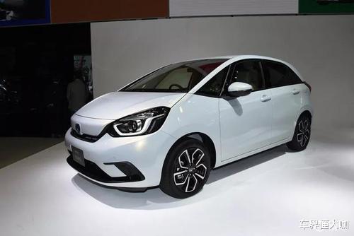 本田飞度|全新本田飞度减配成啥样?入门版竟然没有音箱,厂商却这么说